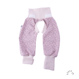 Popolini holding trousers Easy Free